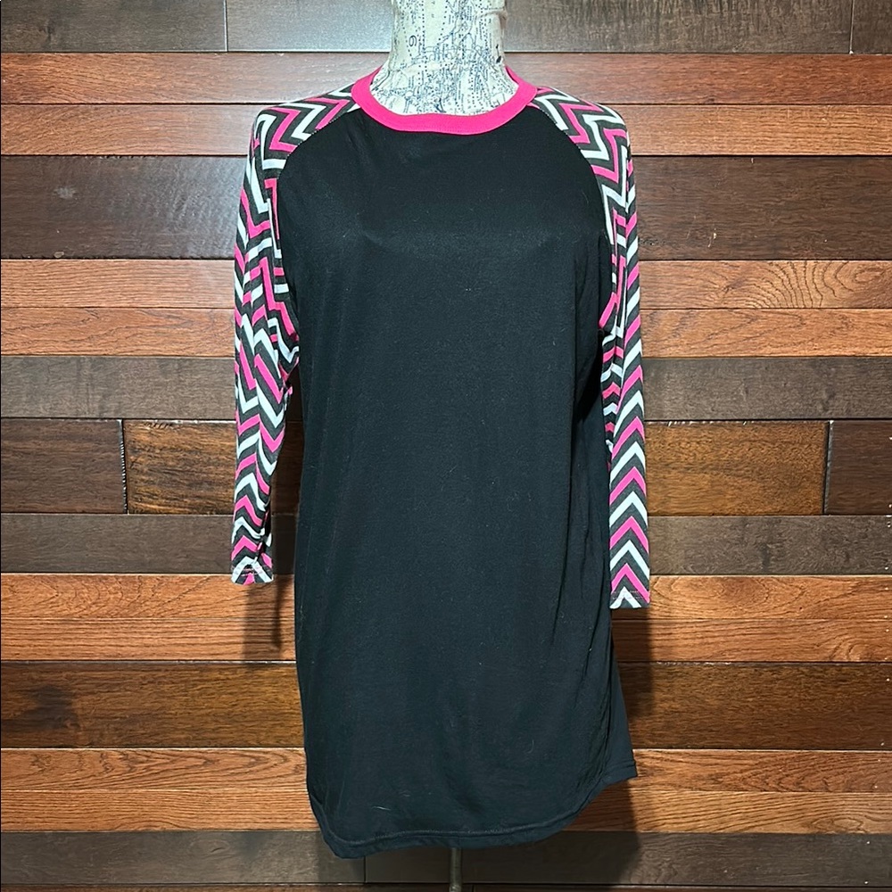 Luxury JLT Crew Neck Black and Pink Chevron Long Sleeve Tee